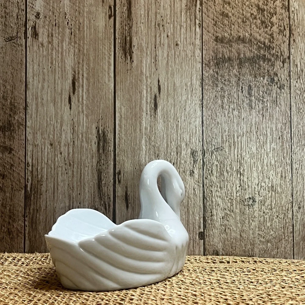 Vintage White Ceramic Swan Planter Dish Mid Century Decor - Picture 2 of 4